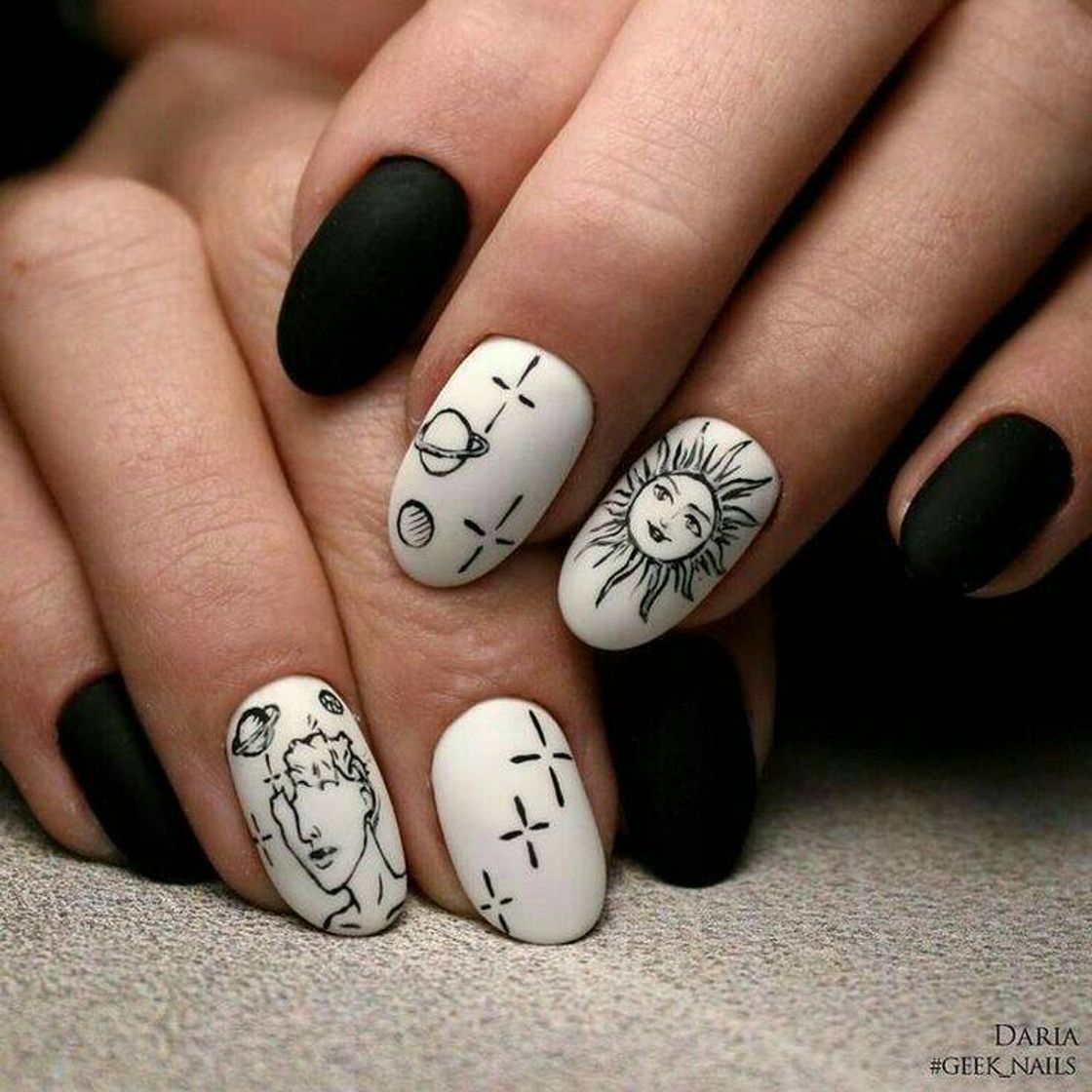 Fashion Nails ⚪⚫