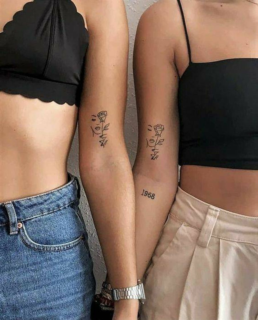 Moda tattoo de amigas😻