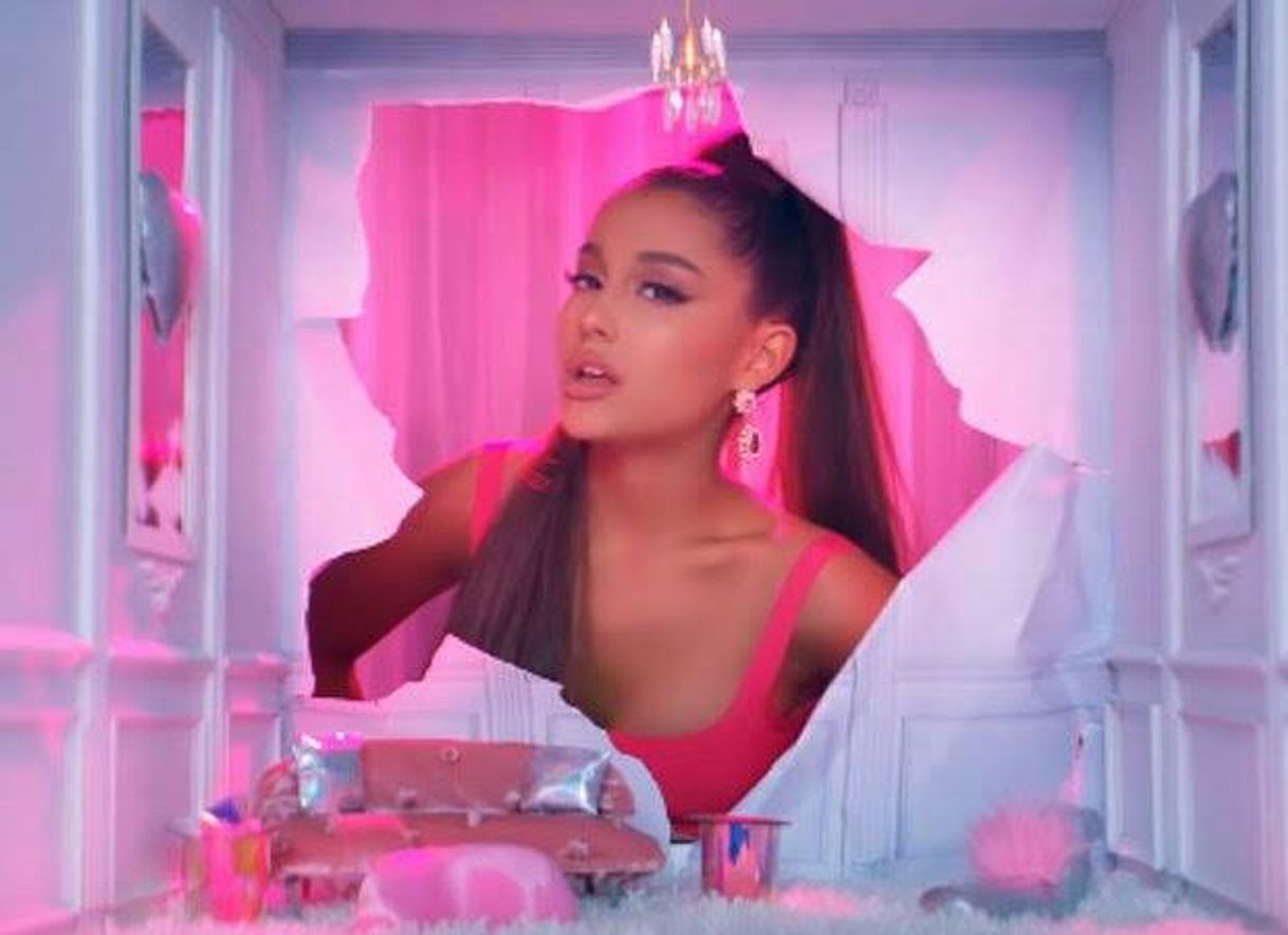 Music Ariana grande - 7 rings 8D