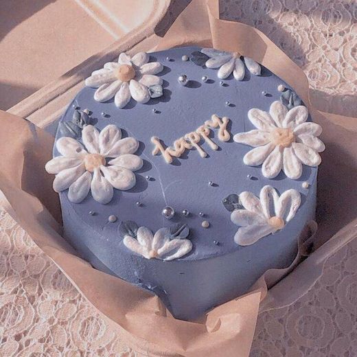 blue cake w flowers🌼