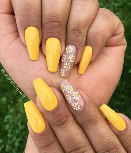 Yellow Nails With Daisies. 💛🌼