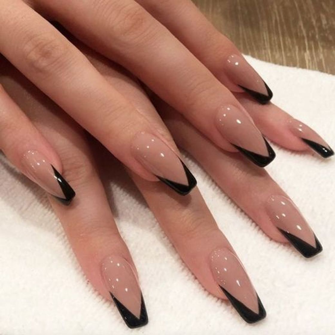 Beauty UNHAS NUDE COM FRANCESINHA PRETO