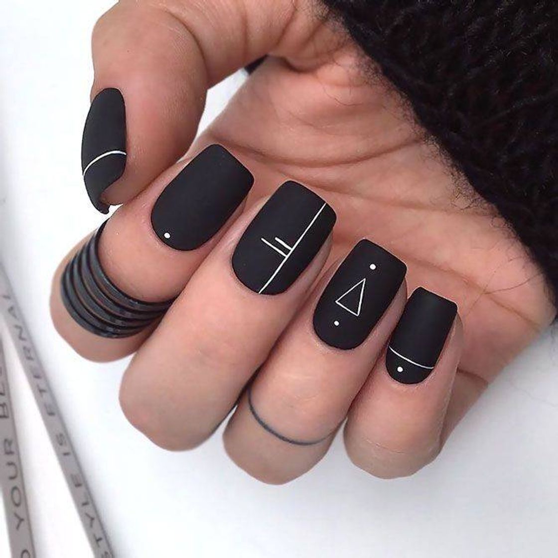 Moda Uñas minimalistas