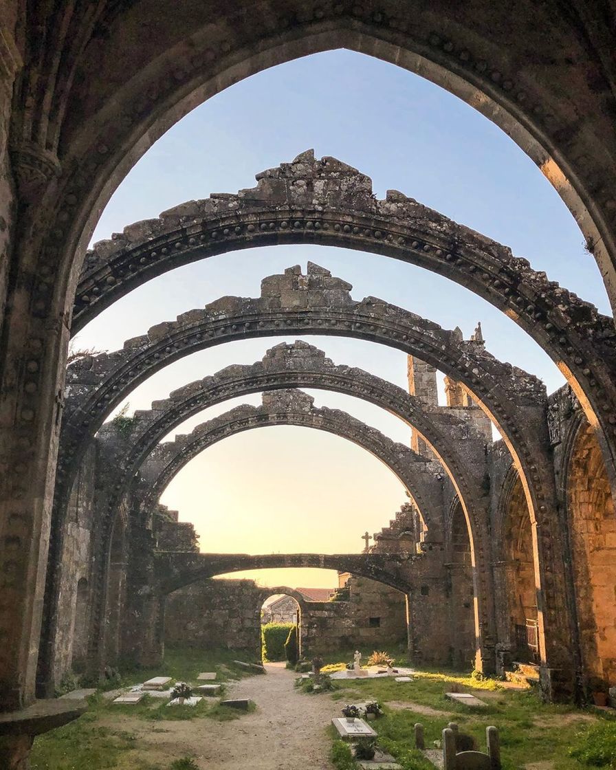 Lugar Ruinas de Santa Mariña