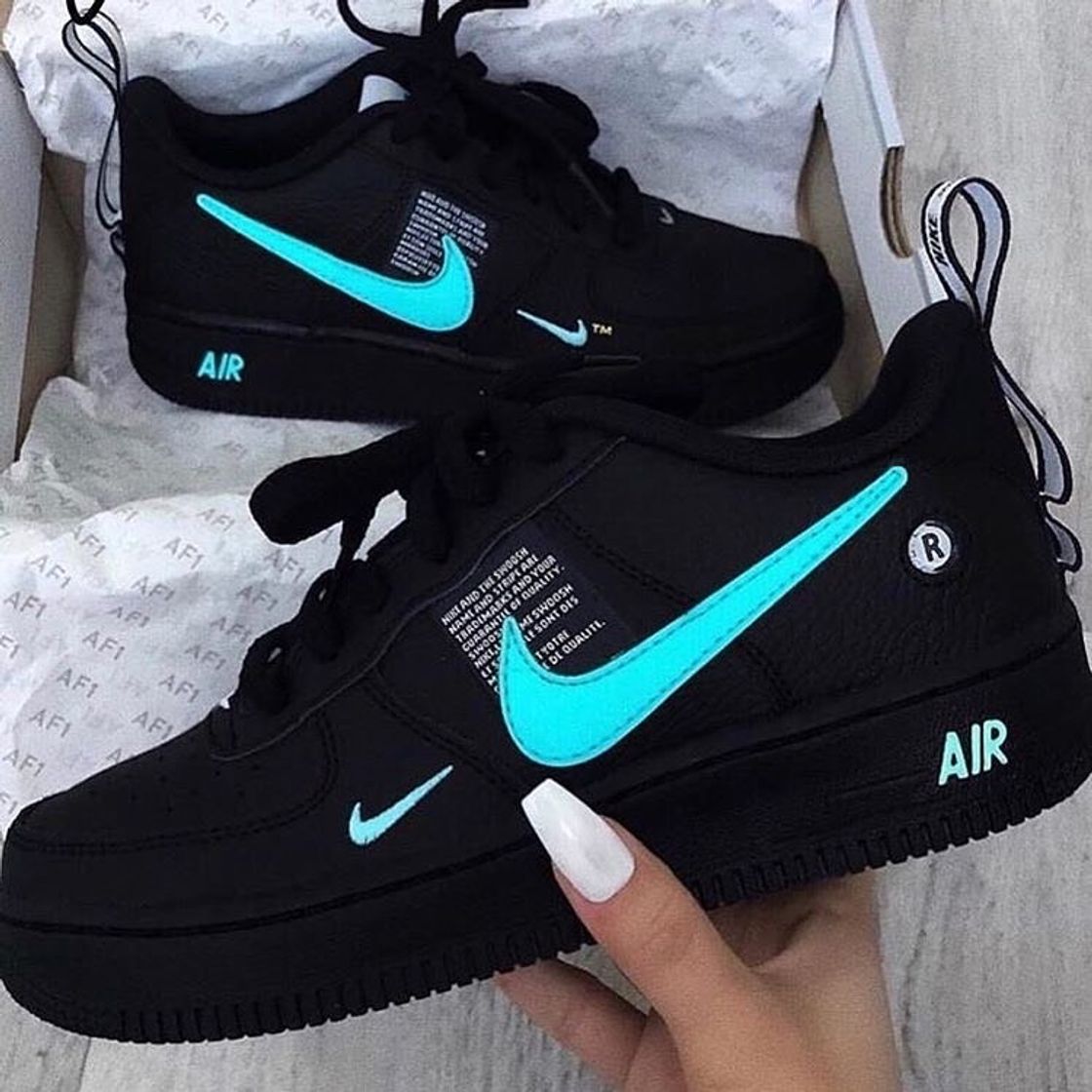 Nike Air Max Ivo, Zapatillas de Running Hombre, Negro / Blanco /
