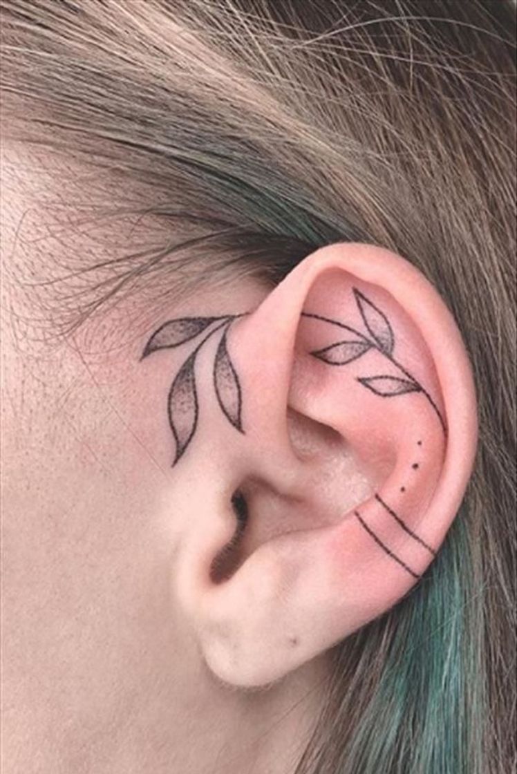 Social Tattoo na orelha 