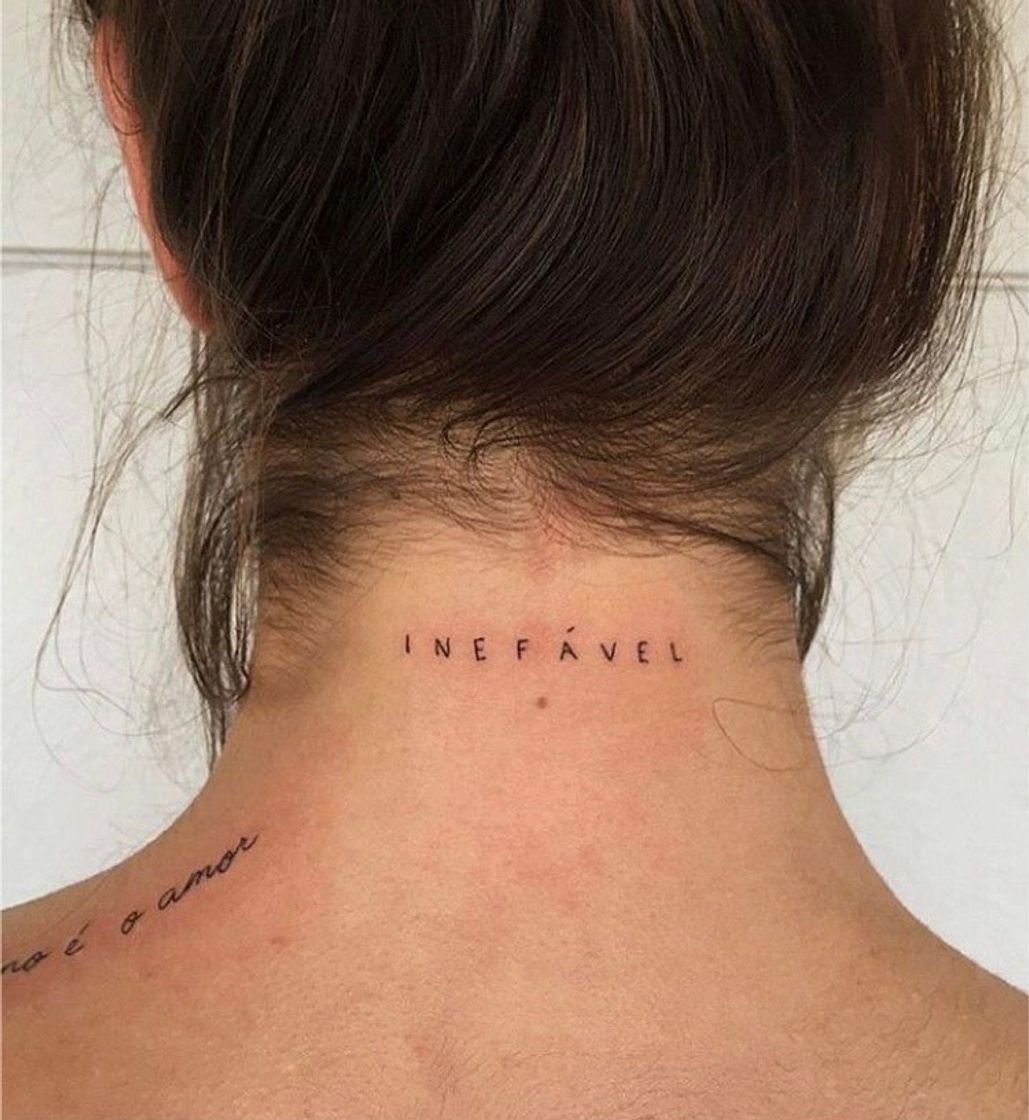 Moda Inefável Tattoo na nuca 