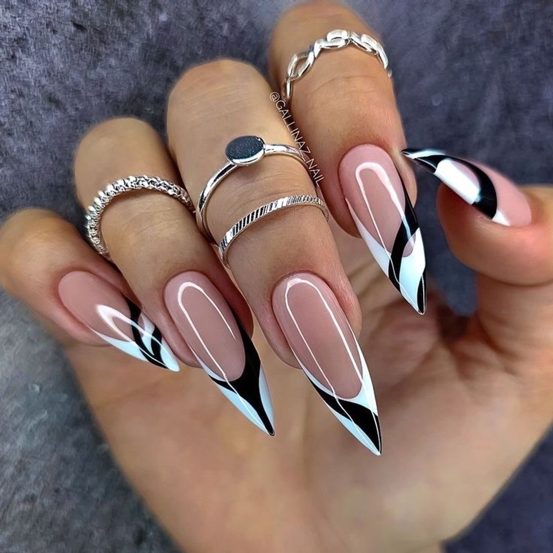 Unhas estilete 