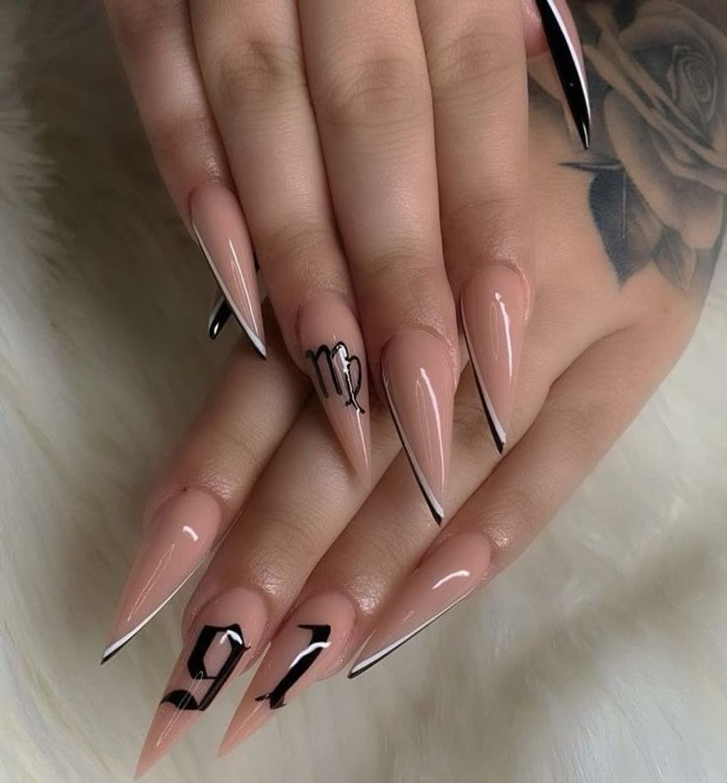 Unhas estilete 