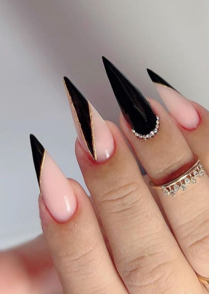 Unhas estilete 