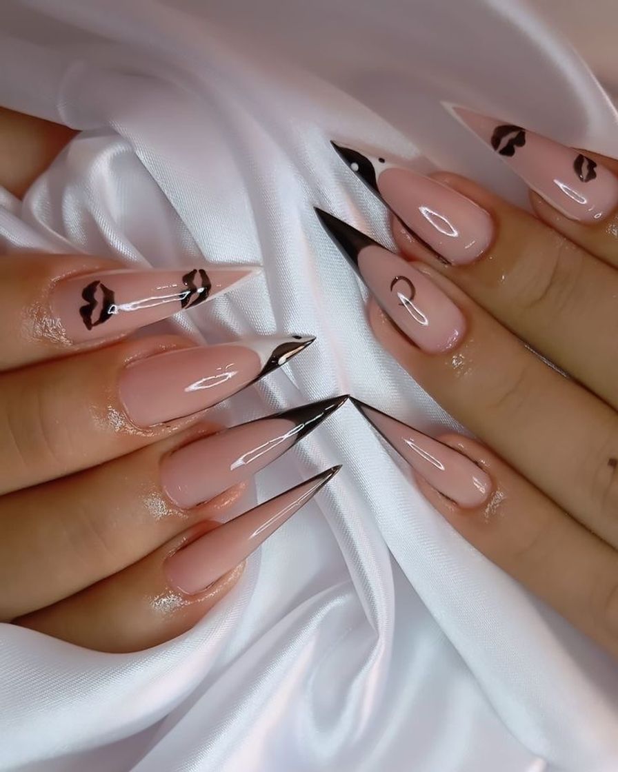 Unhas estilete 
