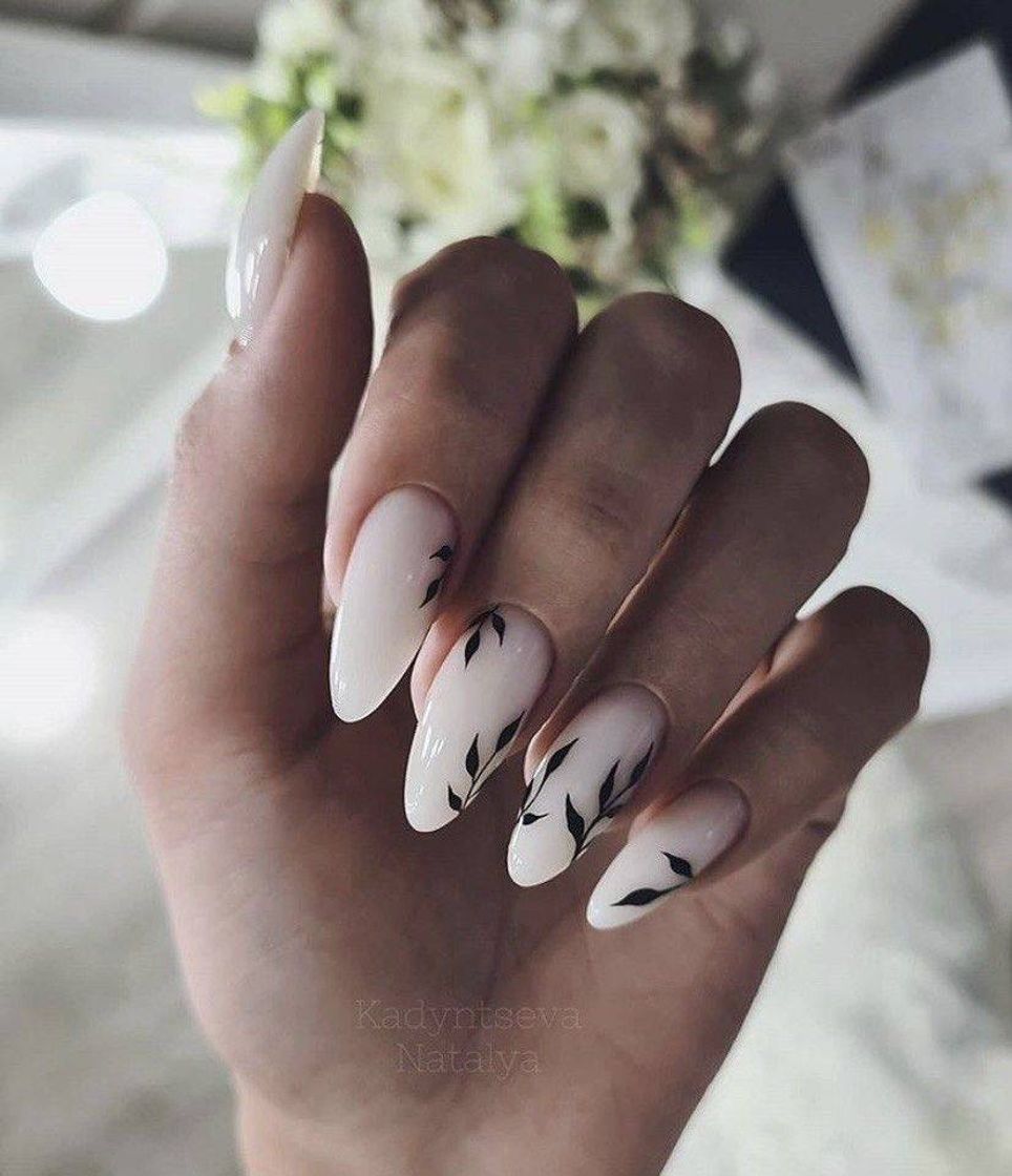 Fashion Delicate nails