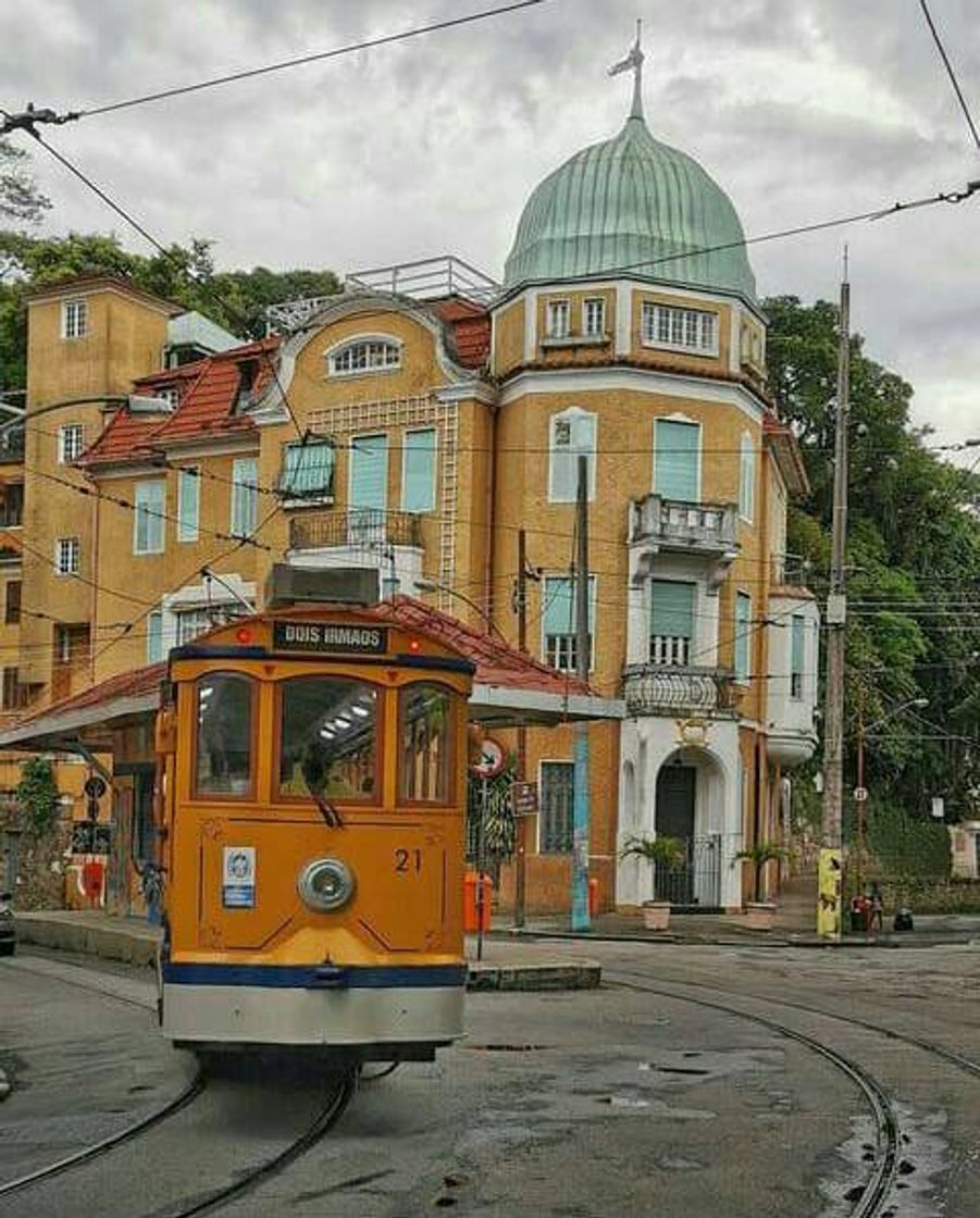 Place Largo do Curvelo