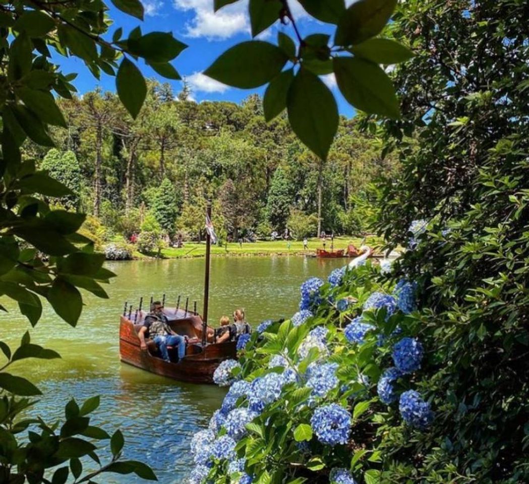 Moda Lago Nego é um dos principais pontos turísticos da cidade.