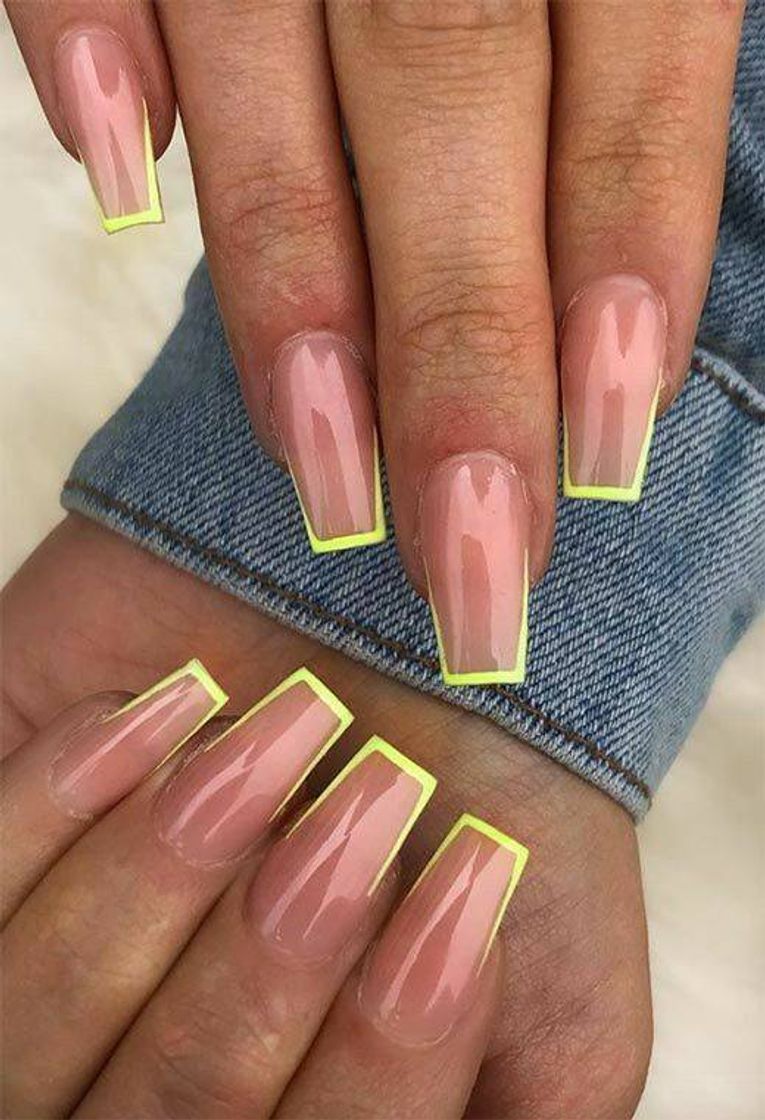 Moda Unhas amarelo neon💛