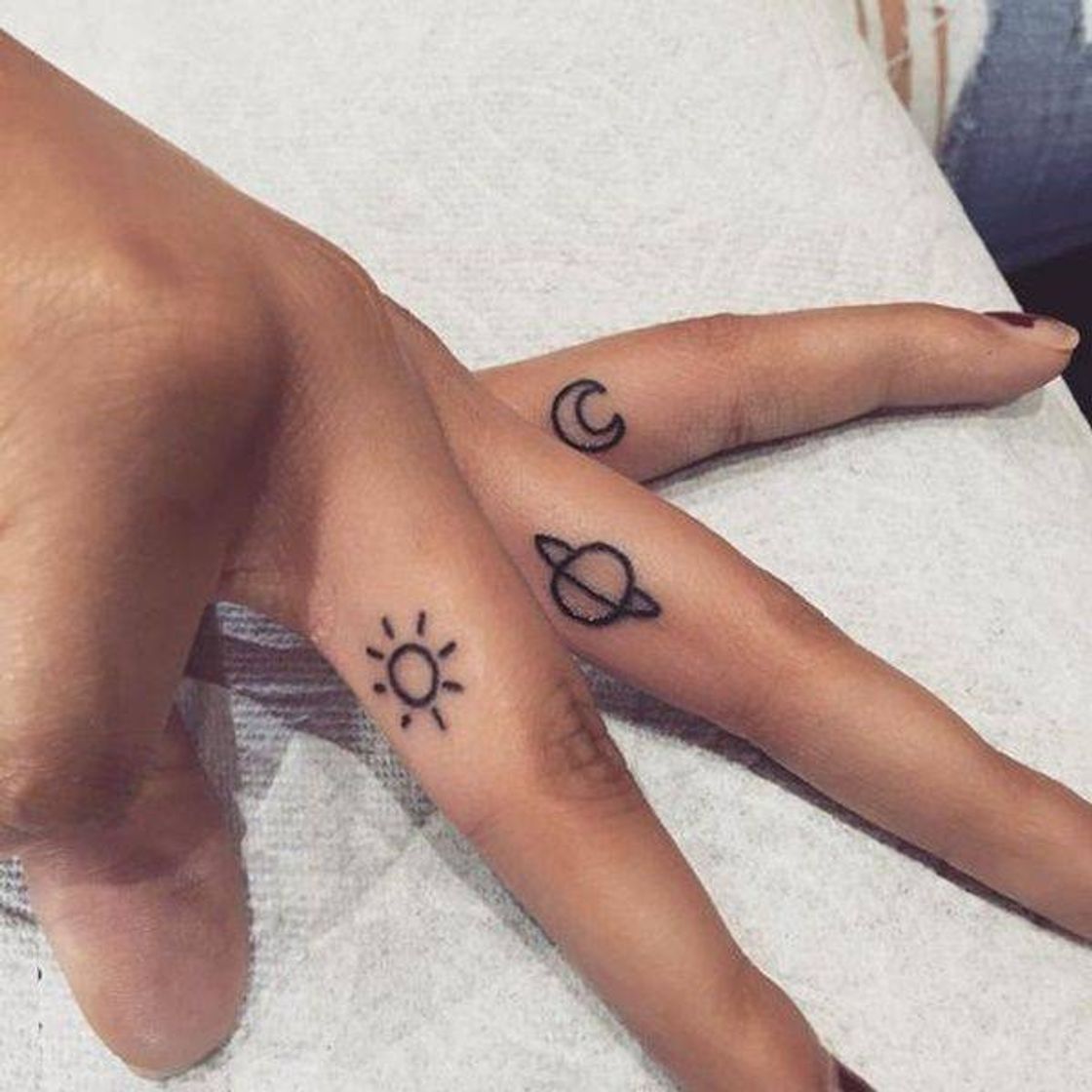 Moda Tatuagem na mão