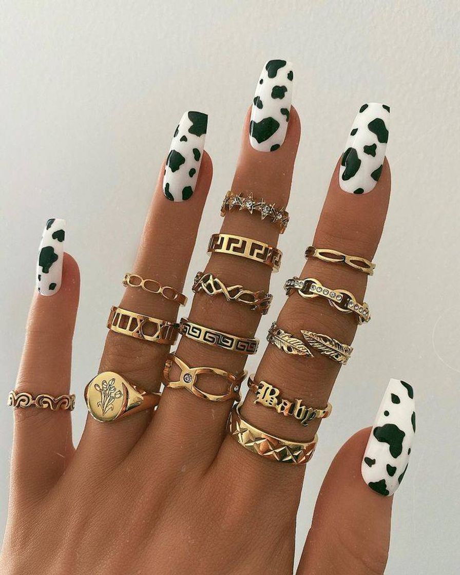 Moda cow print nail art