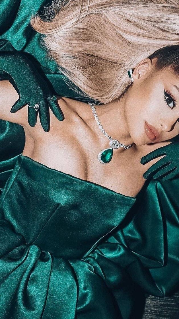 Fashion Wallpaper Ariana Grande 💚