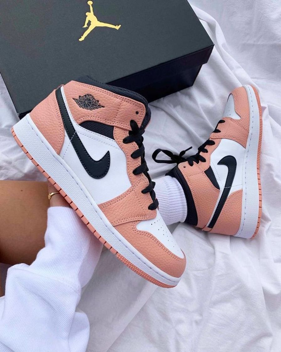 Moda Jordan 1 Mid pink