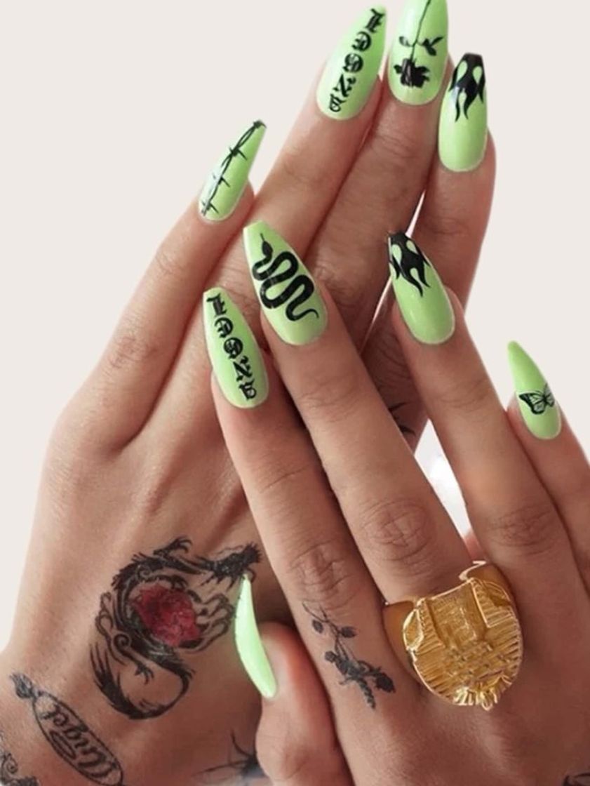 Moda Uñas verdes con dibujos