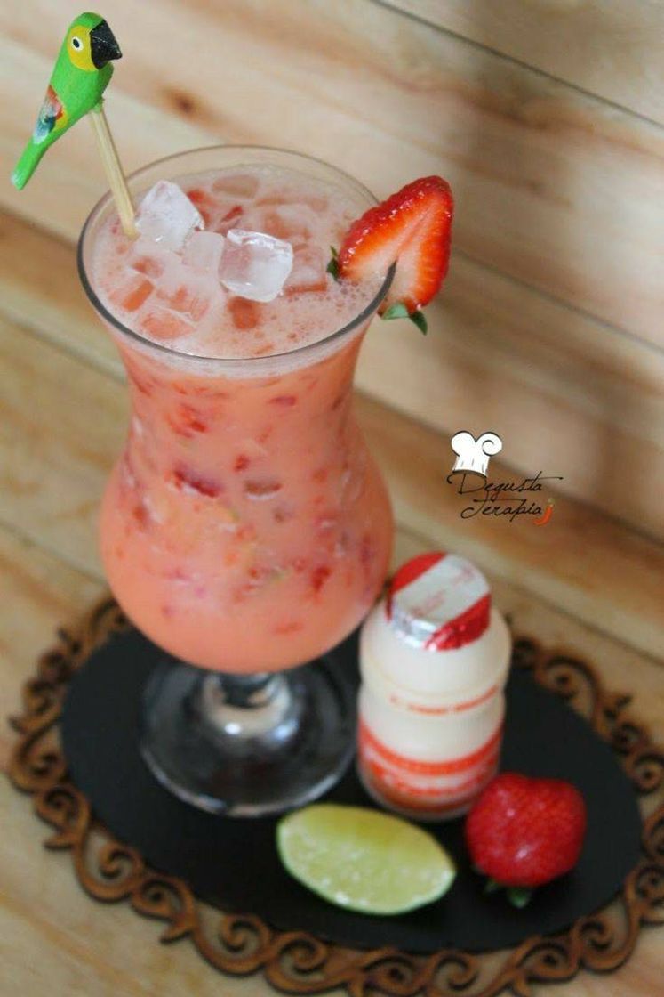 Moda Caipiroska de Yakut com Morango 