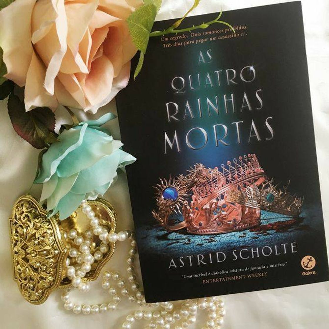 Moda Livro- As quatro rainhas mortas 