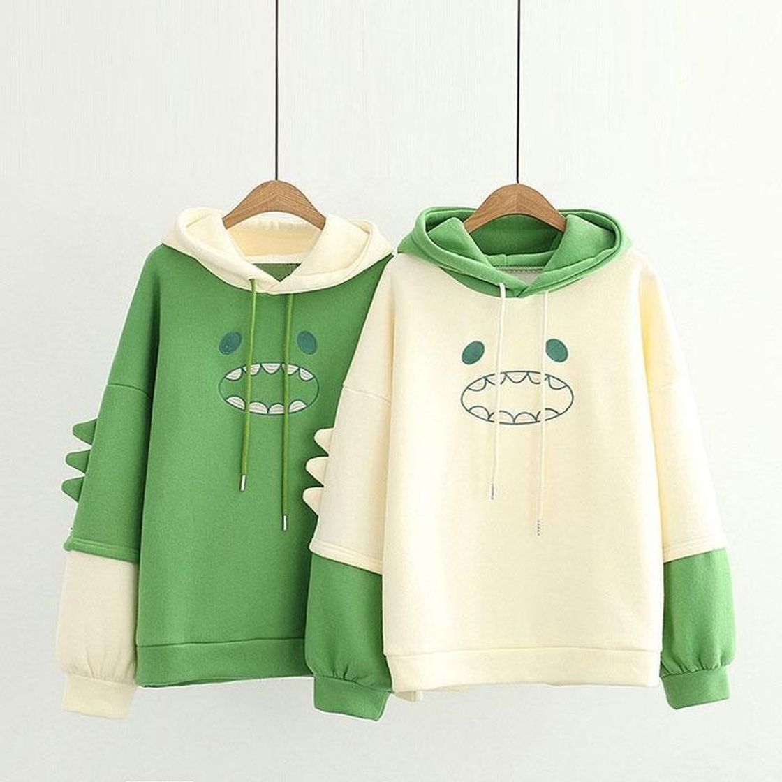 Social ~☆🦕white dinosaur sweatshirt with green🦕☆~