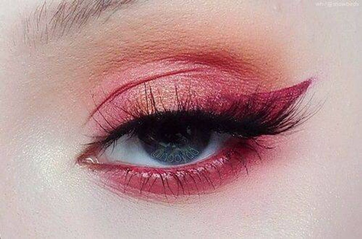 Fashion pink eyes