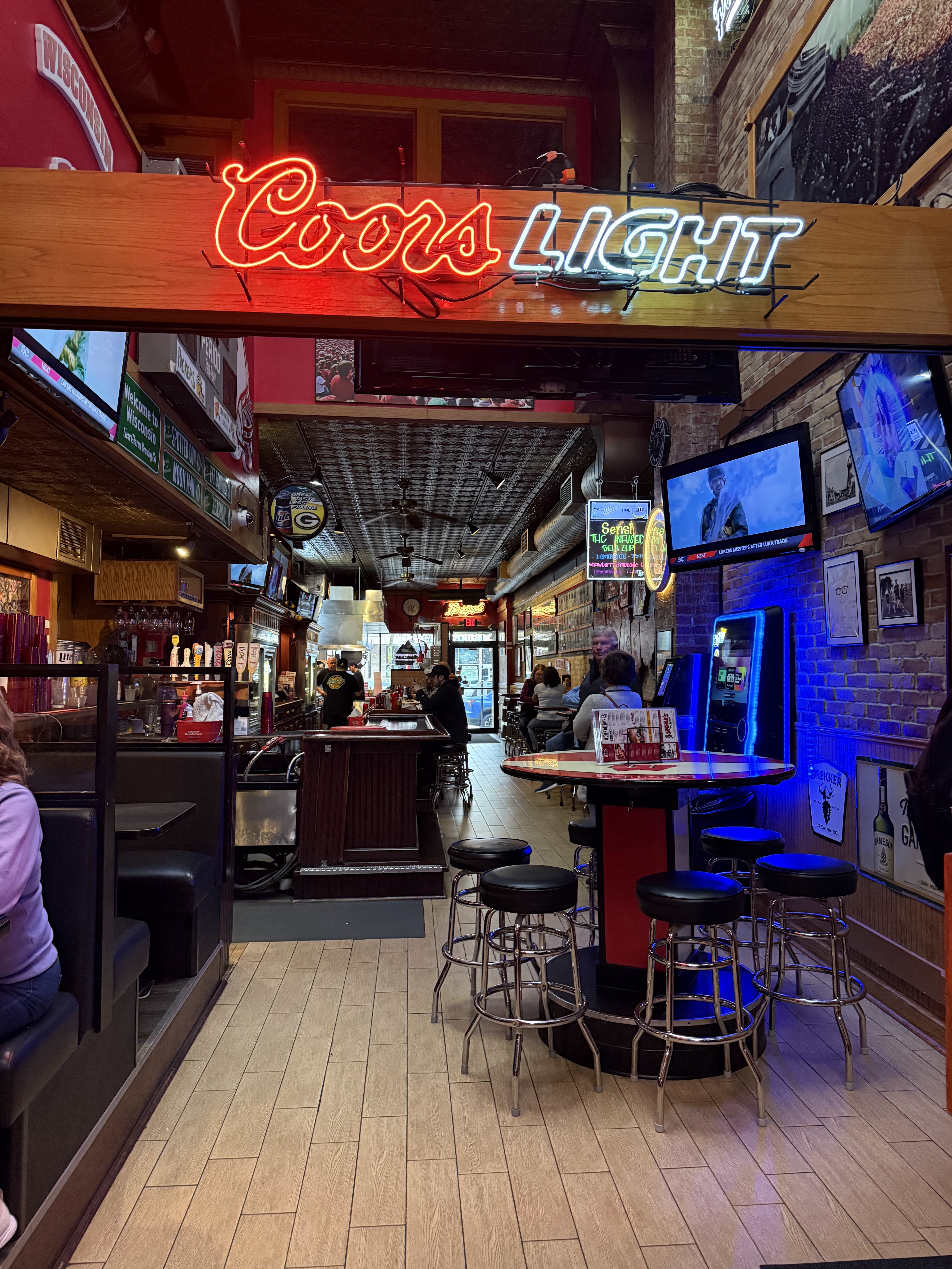 Restaurantes Monk's Bar & Grill
