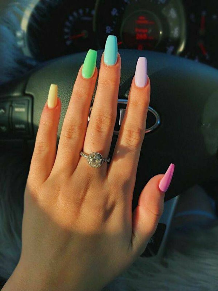 Fashion Bem coloridinha 💅😍