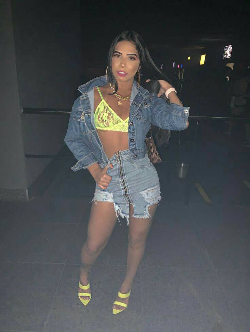 Moda Saia jeans e top renda verde 