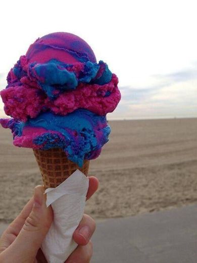 Um sorvete bem colorido