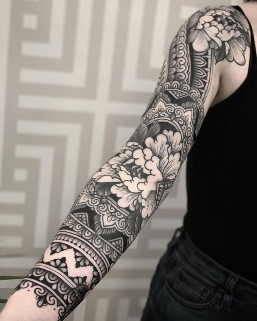 Moda Ornamental Tattoo