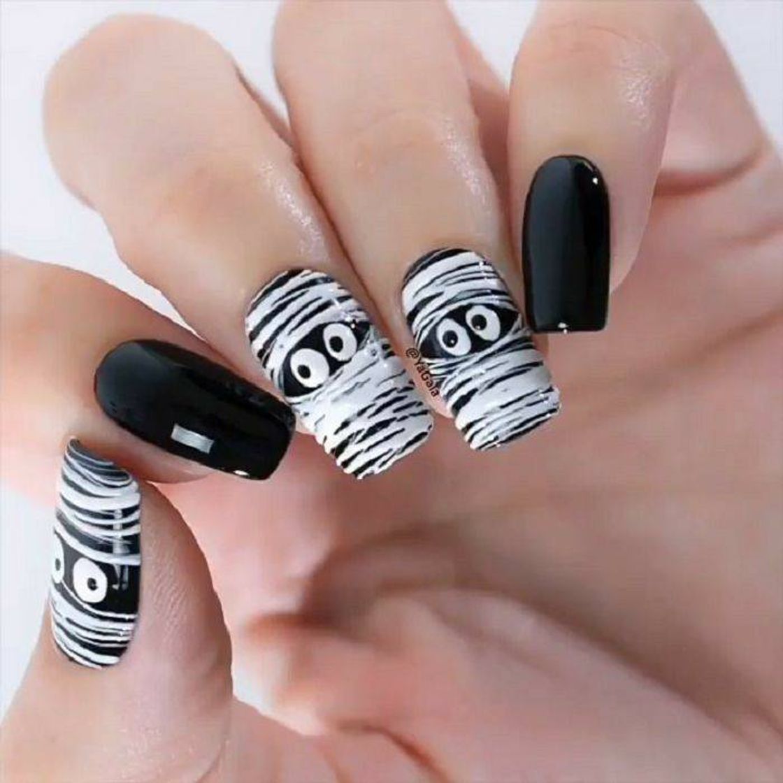 Moda Fantasma nas unhas 