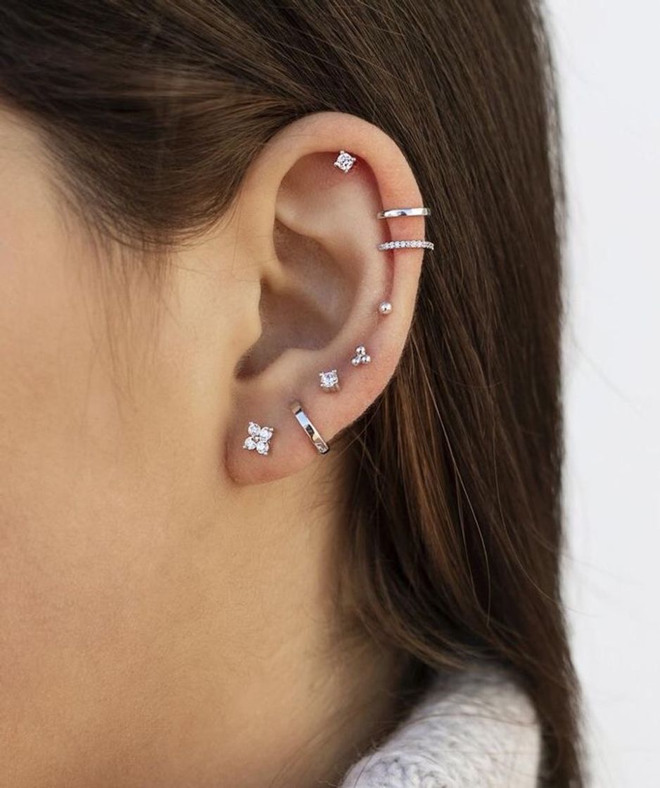 Fashion Piercing na orelha.