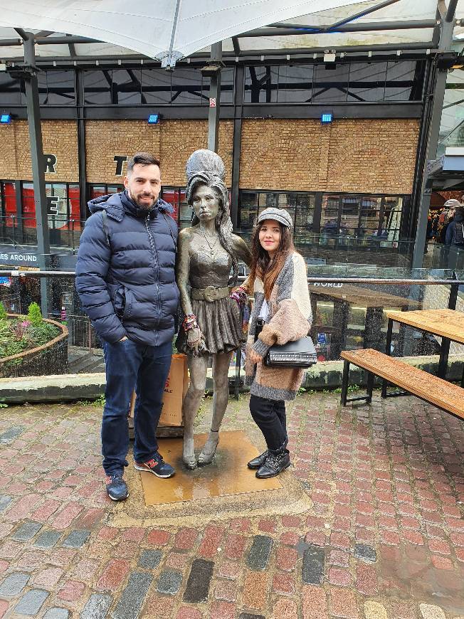 Place Amy Winehouse Statue