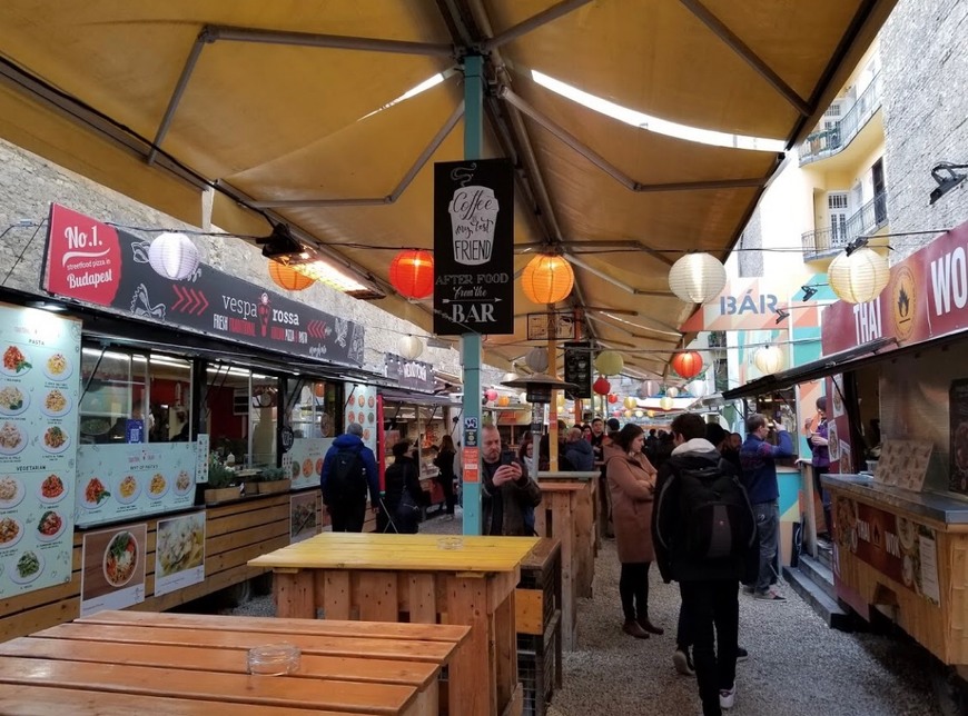 Restaurantes Street Food Karavan Budapest