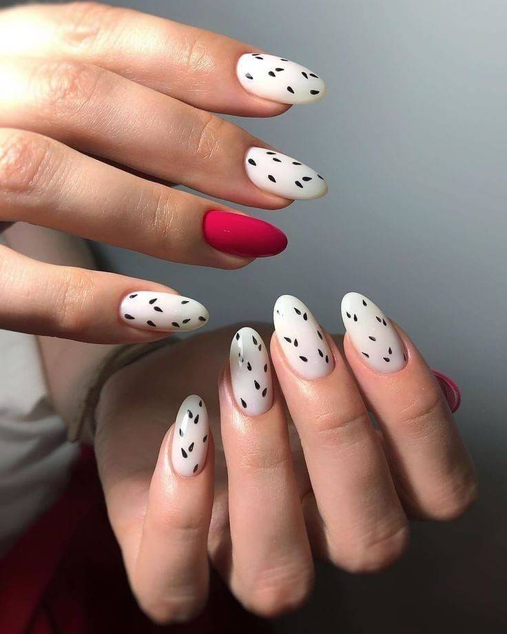 Moda White nails