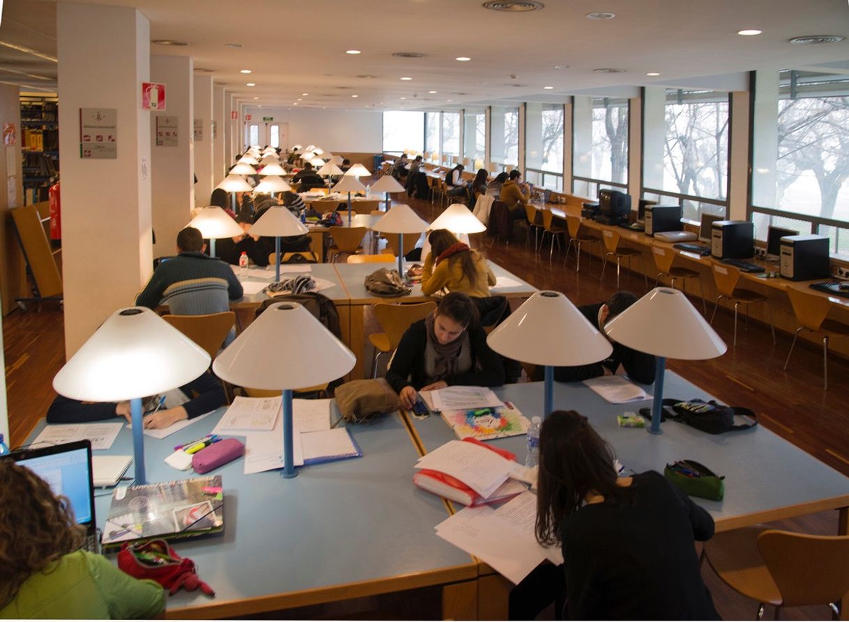 Moda Biblioteca de la facultad de ciencias de la salud