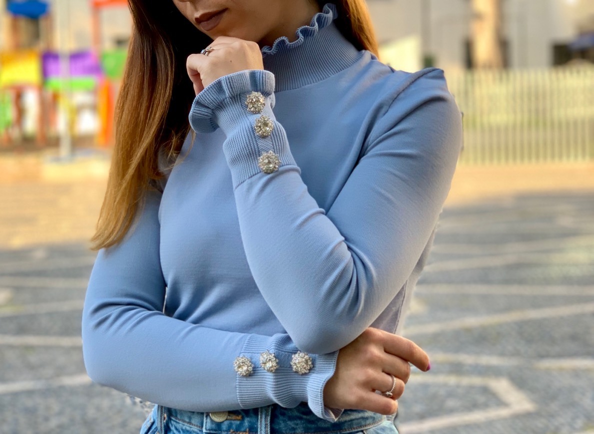 Moda Sweater com botão joia 