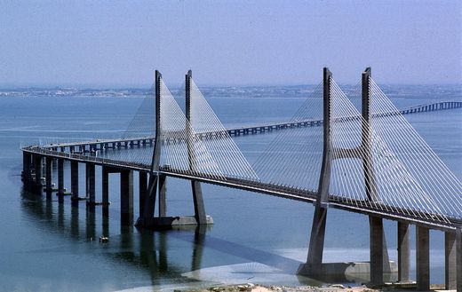 Puente Vasco da Gama