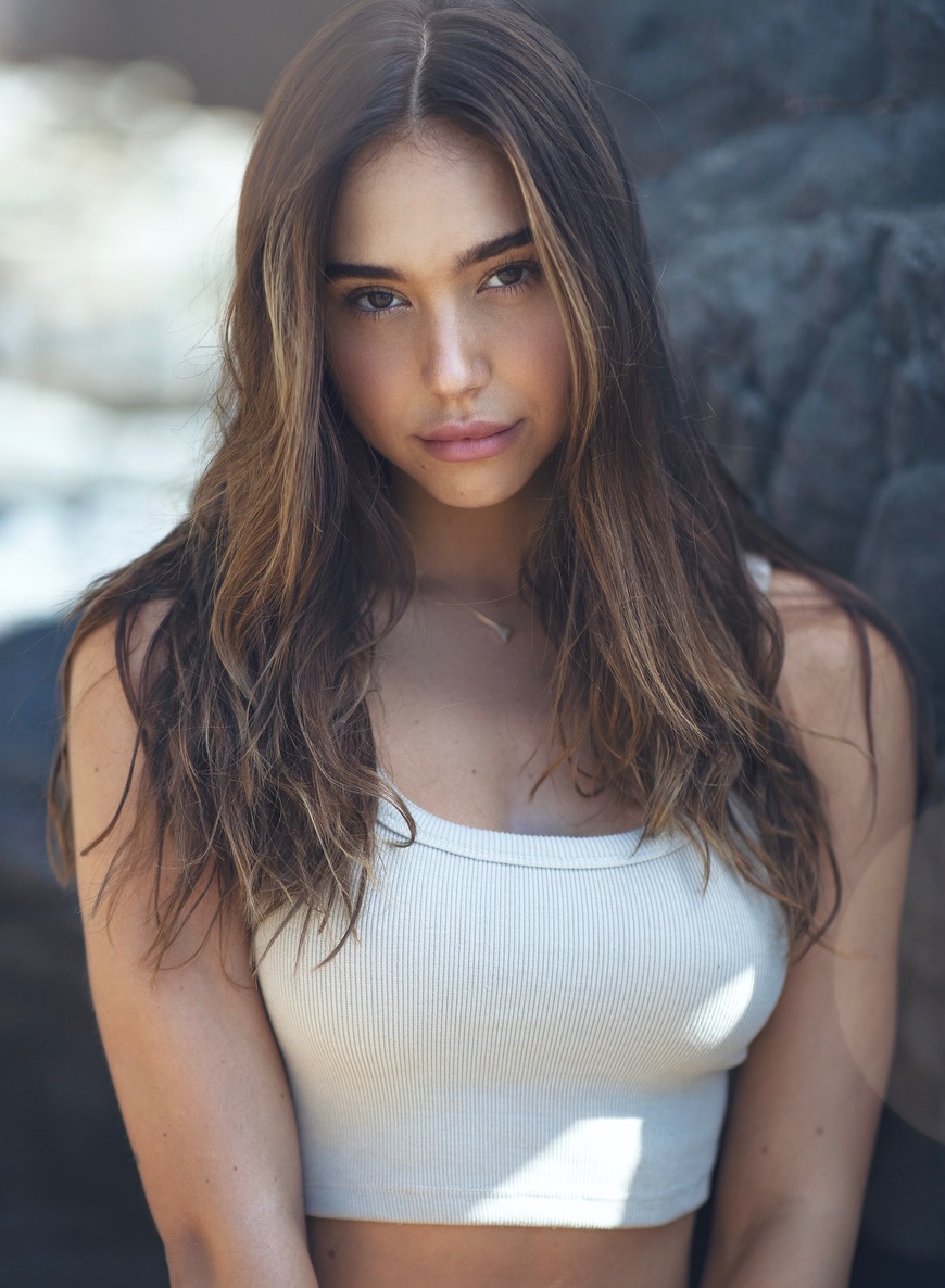 Social Alexis Ren