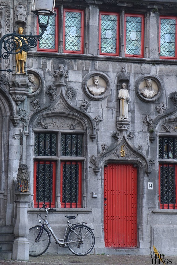 Place Basilique du Saint-Sang de Bruges