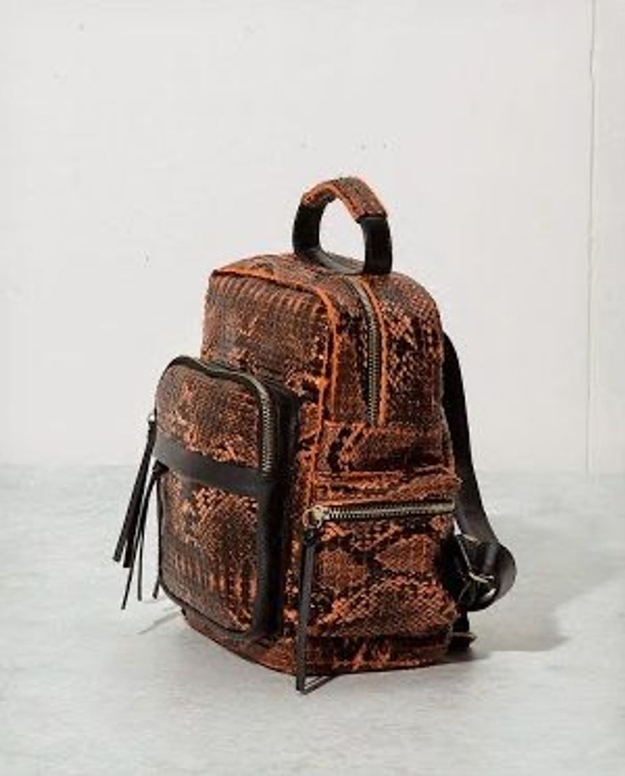 Producto Bershka Snake Print Backpack