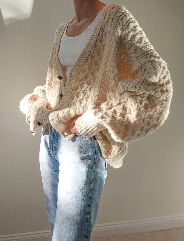 Moda Cardigan and jeans 