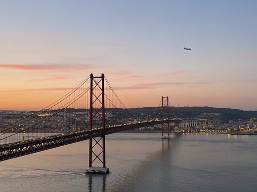 Puente 25 de Abril