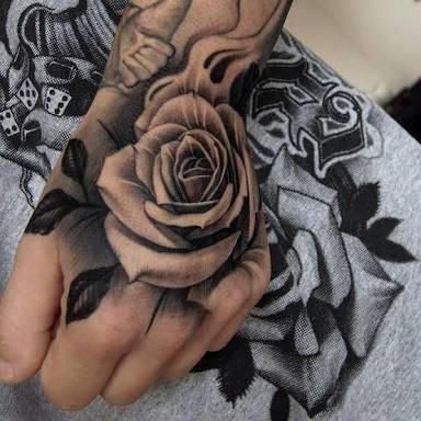 Tatuagens na mão 