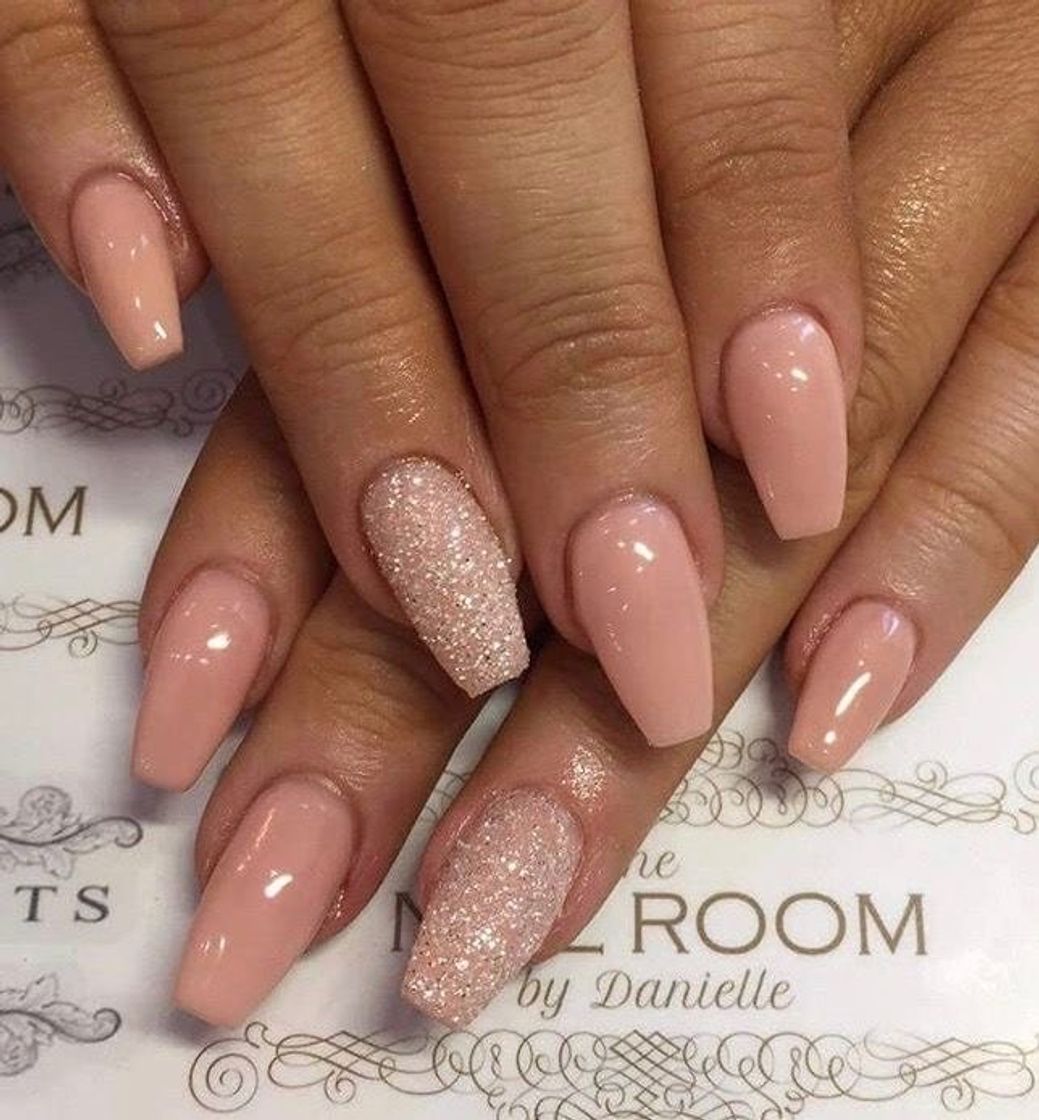 Moda Nude nails 