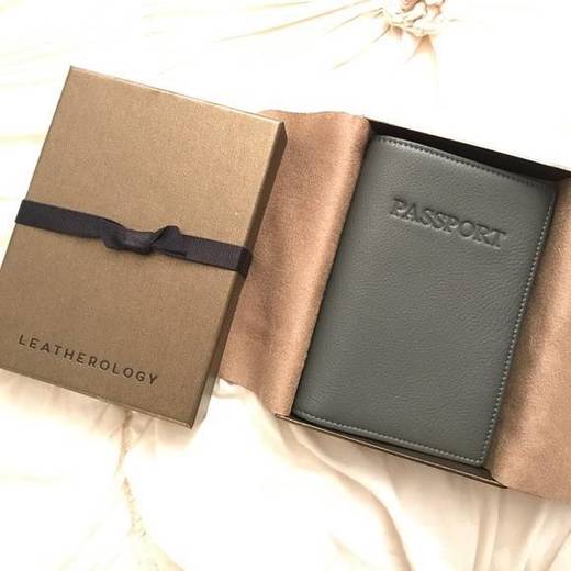 LEATHEROLOGY Deluxe Passport Cover: Ivory