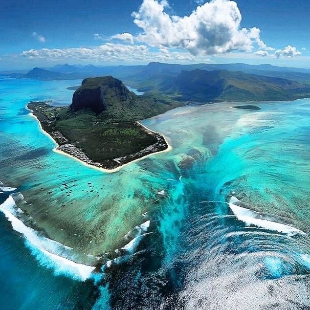 Lugar Underwater Waterfall